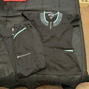 Active Greys anatomy scrubs with teal piping